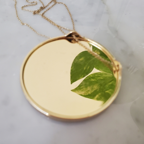 House of Harlow 1960 Large Leather Sunburst Necklace - Picture 4 of 5